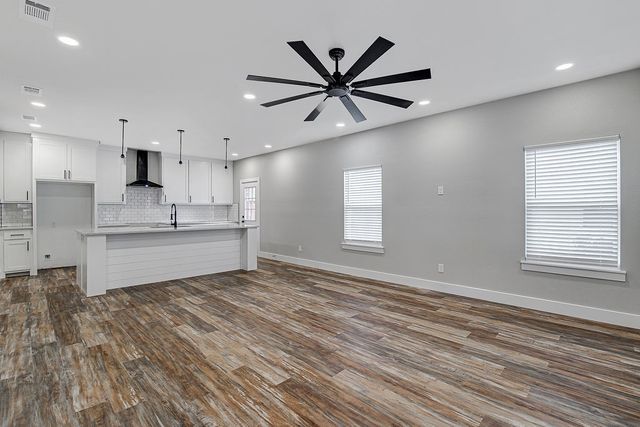 90 Live Oak Street, Alvarado, TX 76009