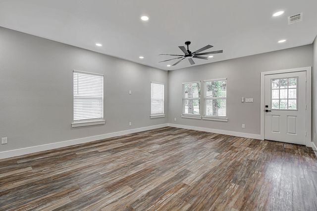 90 Live Oak Street, Alvarado, TX 76009