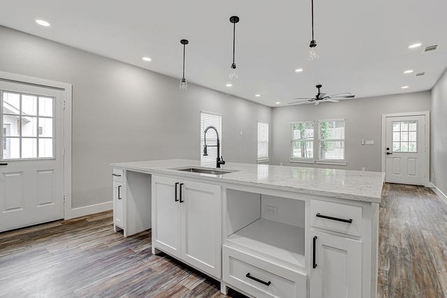 90 Live Oak Street, Alvarado, TX 76009