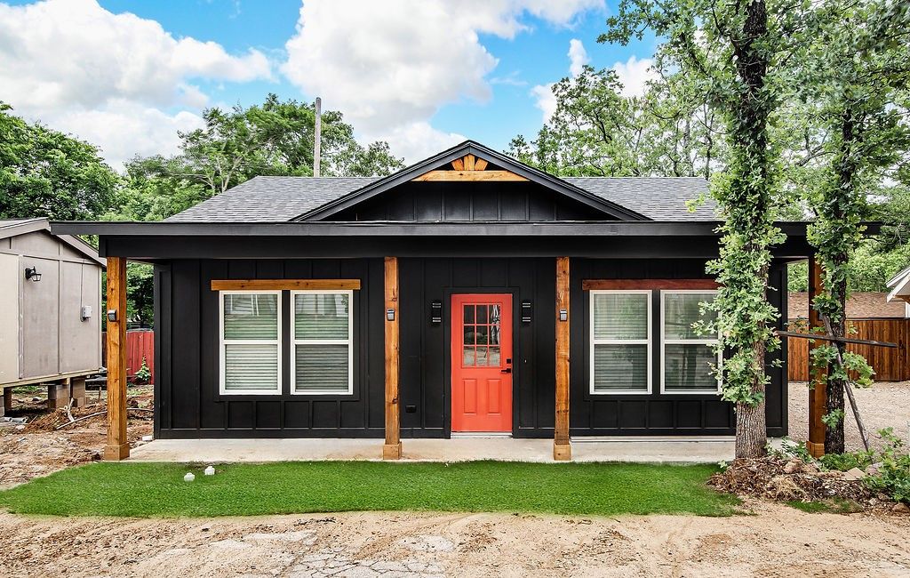 90 Live Oak Street, Alvarado, TX 76009
