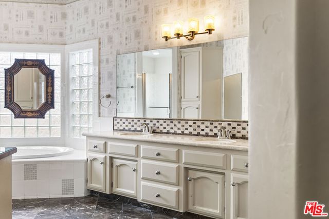 11008 Bright Water Way, Bakersfield, CA 93311