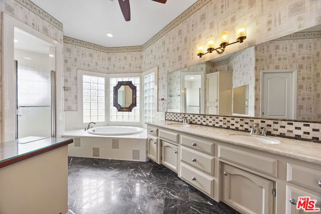 11008 Bright Water Way, Bakersfield, CA 93311