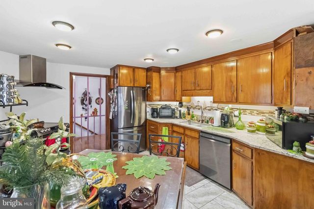 3625 CROOKED HILL RD, Harrisburg, PA 17110