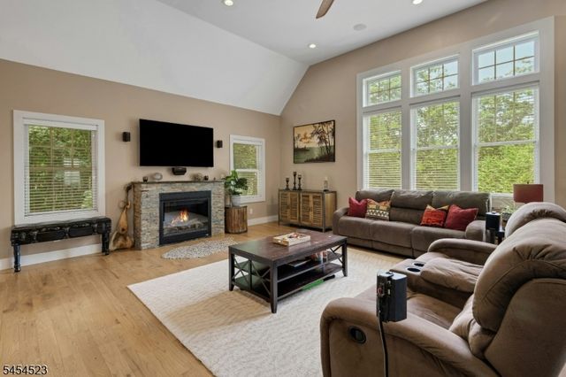 19 Tourne Rd, Boonton Twp., NJ 07005