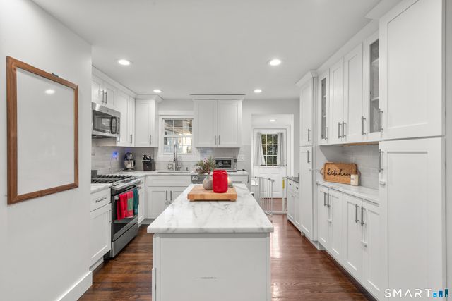 129 Grumman Avenue, Norwalk, CT 06851