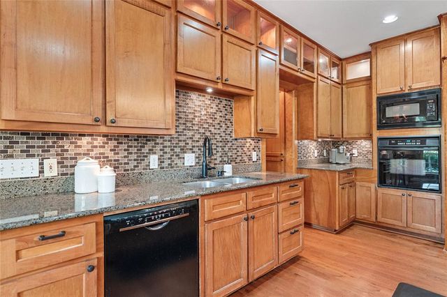 5318 E Plantation Oaks Drive, Arcola, TX 77583