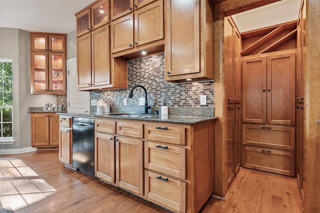 5318 E Plantation Oaks Drive, Arcola, TX 77583