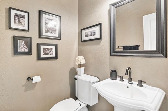 5318 E Plantation Oaks Drive, Arcola, TX 77583