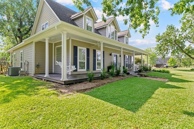 5318 E Plantation Oaks Drive, Arcola, TX 77583