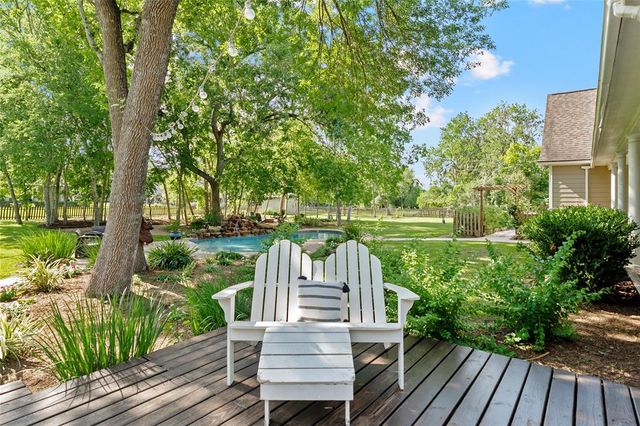 5318 E Plantation Oaks Drive, Arcola, TX 77583
