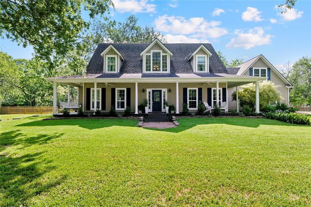 5318 E Plantation Oaks Drive, Arcola, TX 77583