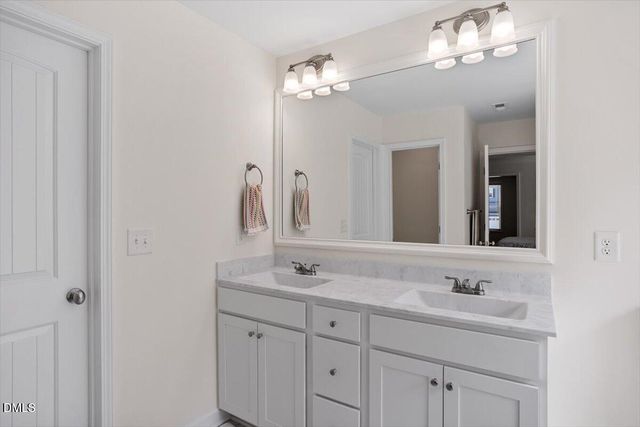 115 Pedestal Court, Zebulon, NC 27597