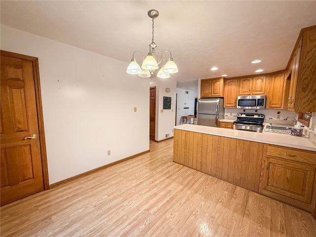 122 Helga Dr, Clay Twp, PA 16061