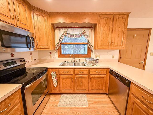 122 Helga Dr, Clay Twp, PA 16061