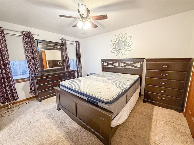 122 Helga Dr, Clay Twp, PA 16061