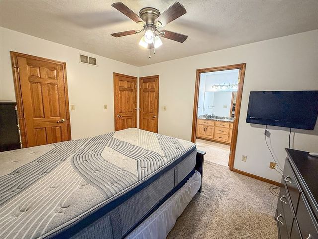 122 Helga Dr, Clay Twp, PA 16061