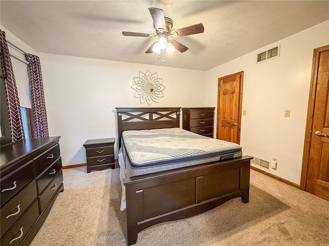 122 Helga Dr, Clay Twp, PA 16061