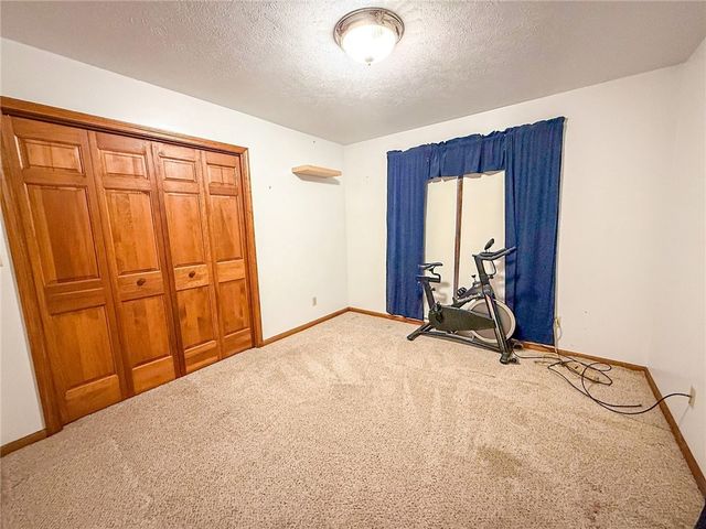 122 Helga Dr, Clay Twp, PA 16061