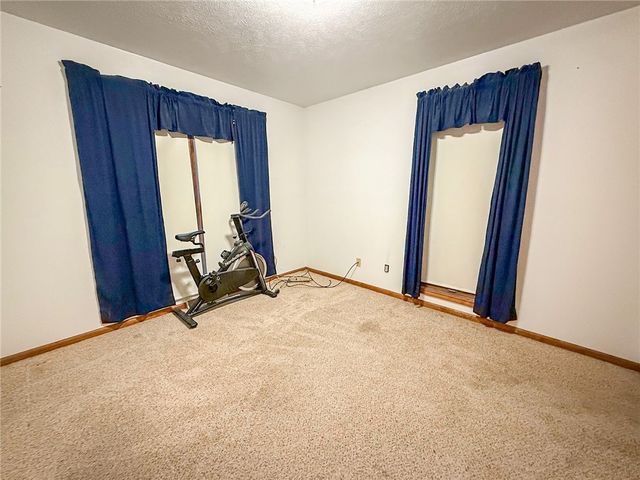 122 Helga Dr, Clay Twp, PA 16061