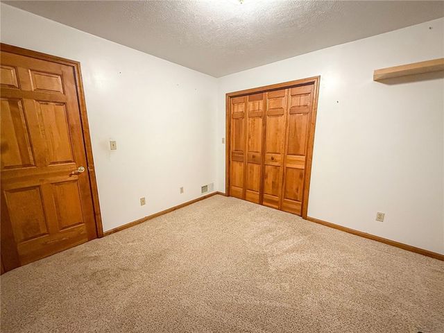 122 Helga Dr, Clay Twp, PA 16061