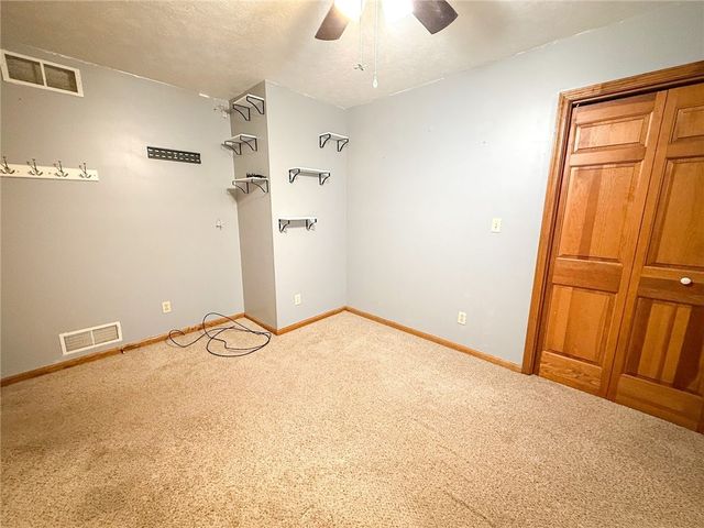 122 Helga Dr, Clay Twp, PA 16061