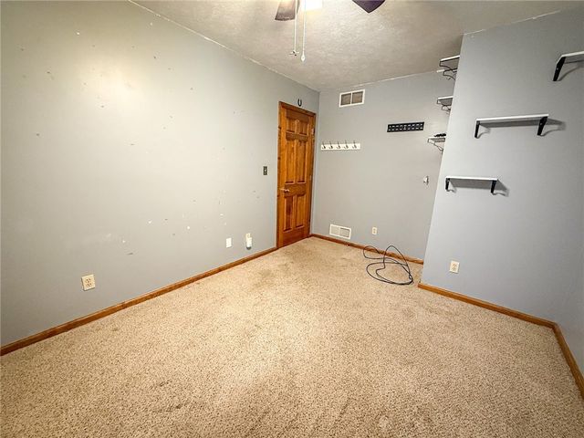 122 Helga Dr, Clay Twp, PA 16061