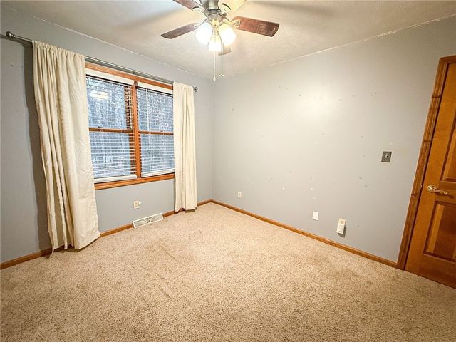 122 Helga Dr, Clay Twp, PA 16061