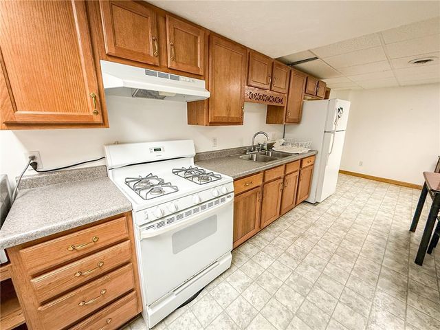 122 Helga Dr, Clay Twp, PA 16061