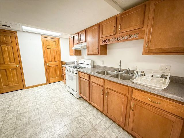 122 Helga Dr, Clay Twp, PA 16061