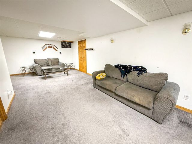 122 Helga Dr, Clay Twp, PA 16061