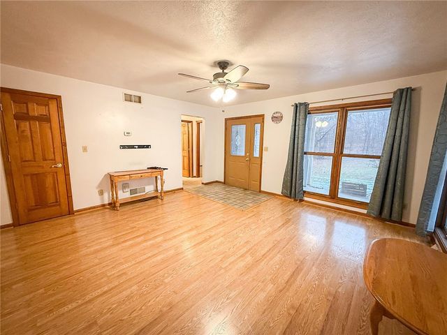 122 Helga Dr, Clay Twp, PA 16061