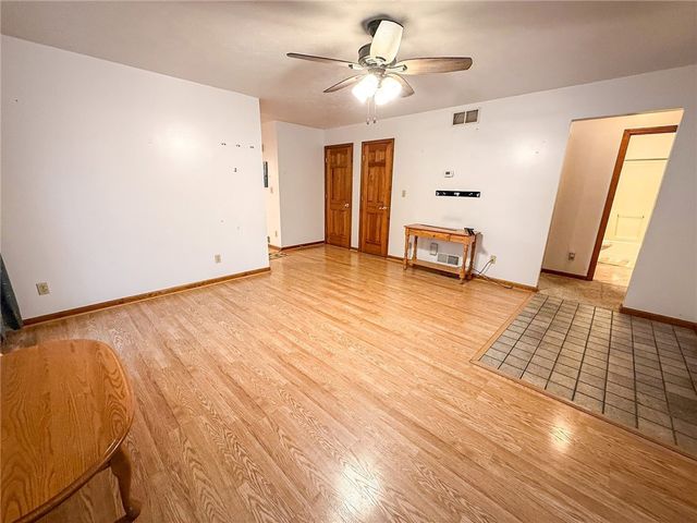 122 Helga Dr, Clay Twp, PA 16061