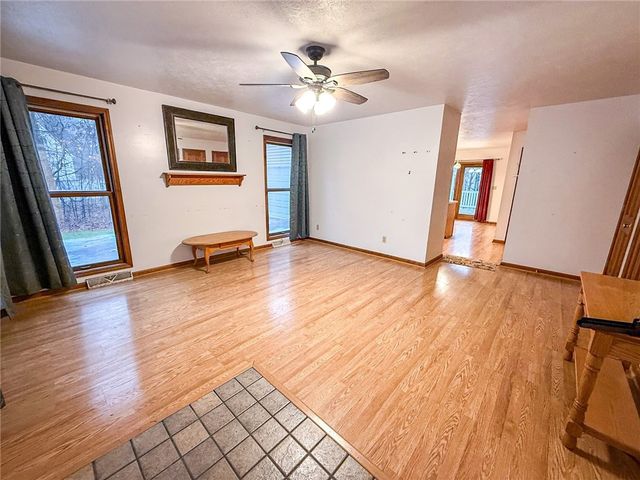 122 Helga Dr, Clay Twp, PA 16061