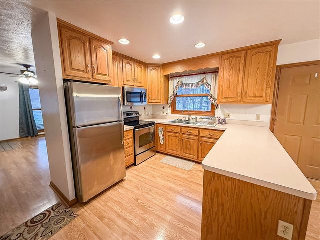 122 Helga Dr, Clay Twp, PA 16061