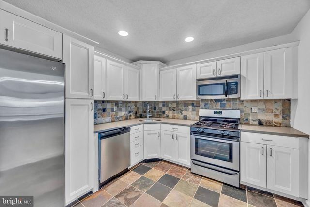 22 ARTHUR GLICK BLVD, Franklin Park, NJ 08823