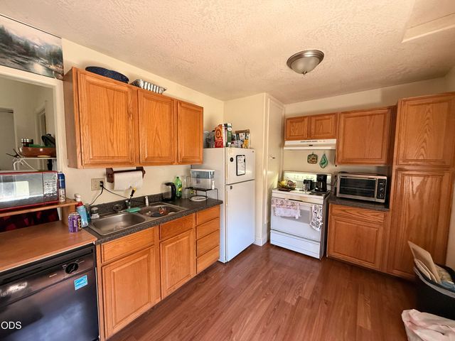 411 SE L Street, Grants Pass, OR 97526