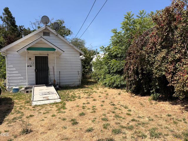 411 SE L Street, Grants Pass, OR 97526