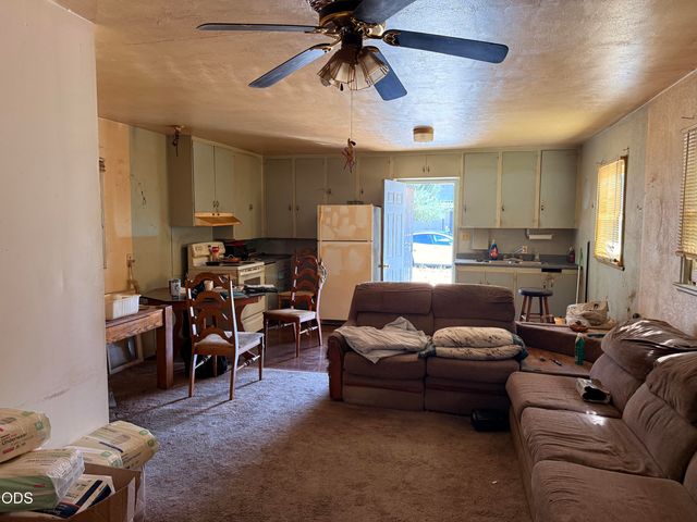 411 SE L Street, Grants Pass, OR 97526