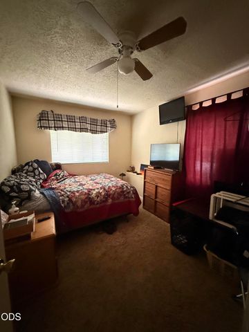 411 SE L Street, Grants Pass, OR 97526