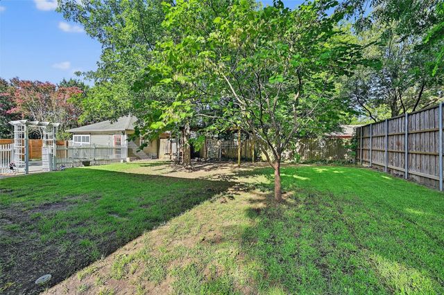 1018 N Woods Street, Sherman, TX 75092