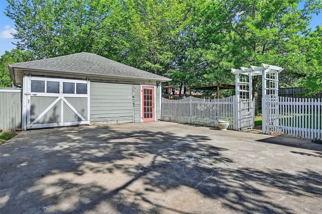 1018 N Woods Street, Sherman, TX 75092