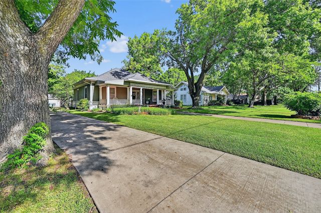 1018 N Woods Street, Sherman, TX 75092
