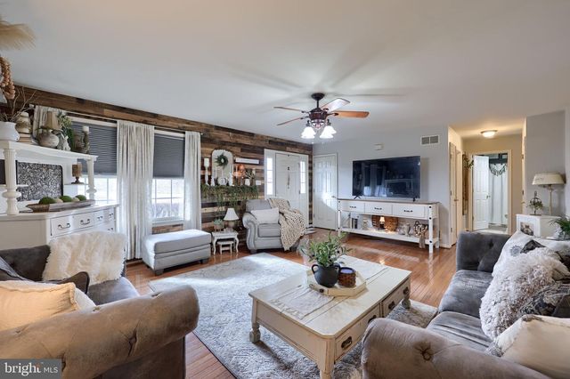 4158 LANDIS RD, Hanover, PA 17331