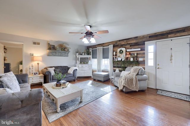 4158 LANDIS RD, Hanover, PA 17331