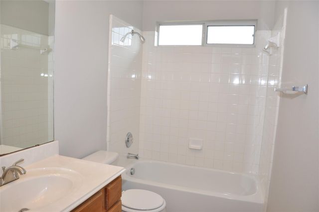 272 Spillway DR, Kyle, TX 78640