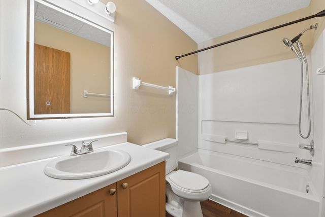 202 Hawkins Lane, 90E, Blacklick, OH 43004