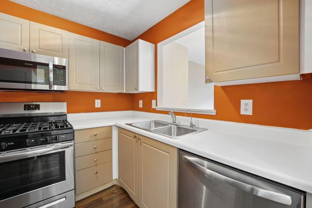 202 Hawkins Lane, 90E, Blacklick, OH 43004