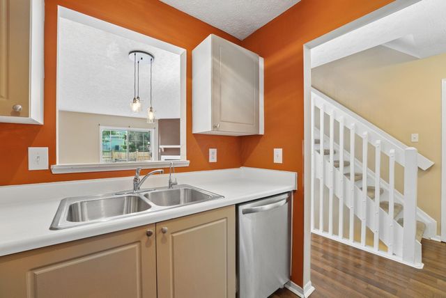 202 Hawkins Lane, 90E, Blacklick, OH 43004
