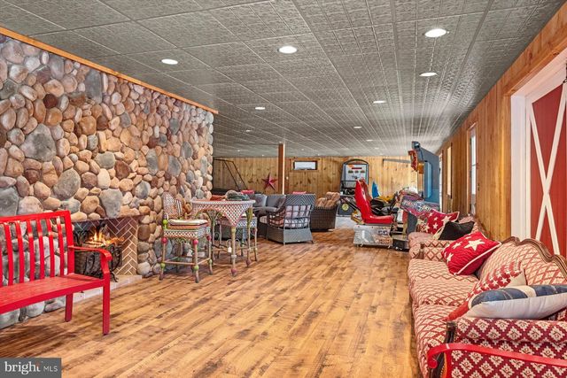 1534 TROOPER, Worcester, PA 19490