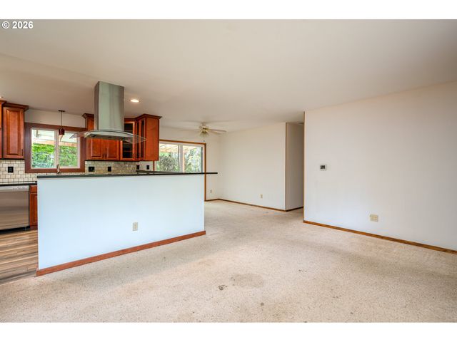 11175 Sw BLAKENEY St, Beaverton, OR 97008